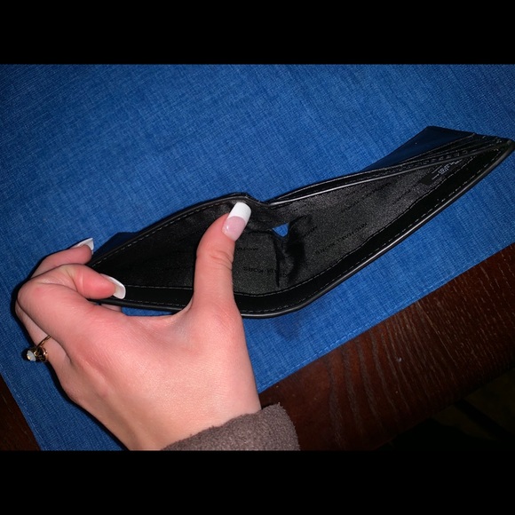 Michael Kors wallet - Picture 3 of 5